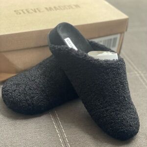 Steve Madden Ladies Vessel Plush teddybear Slip-On Clogs